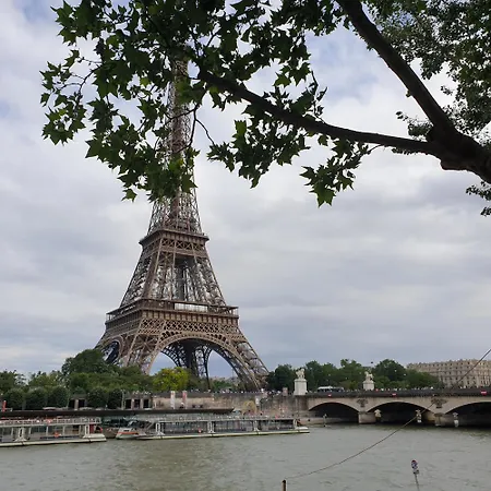 Eiffel Tower Trocadero Apartment *